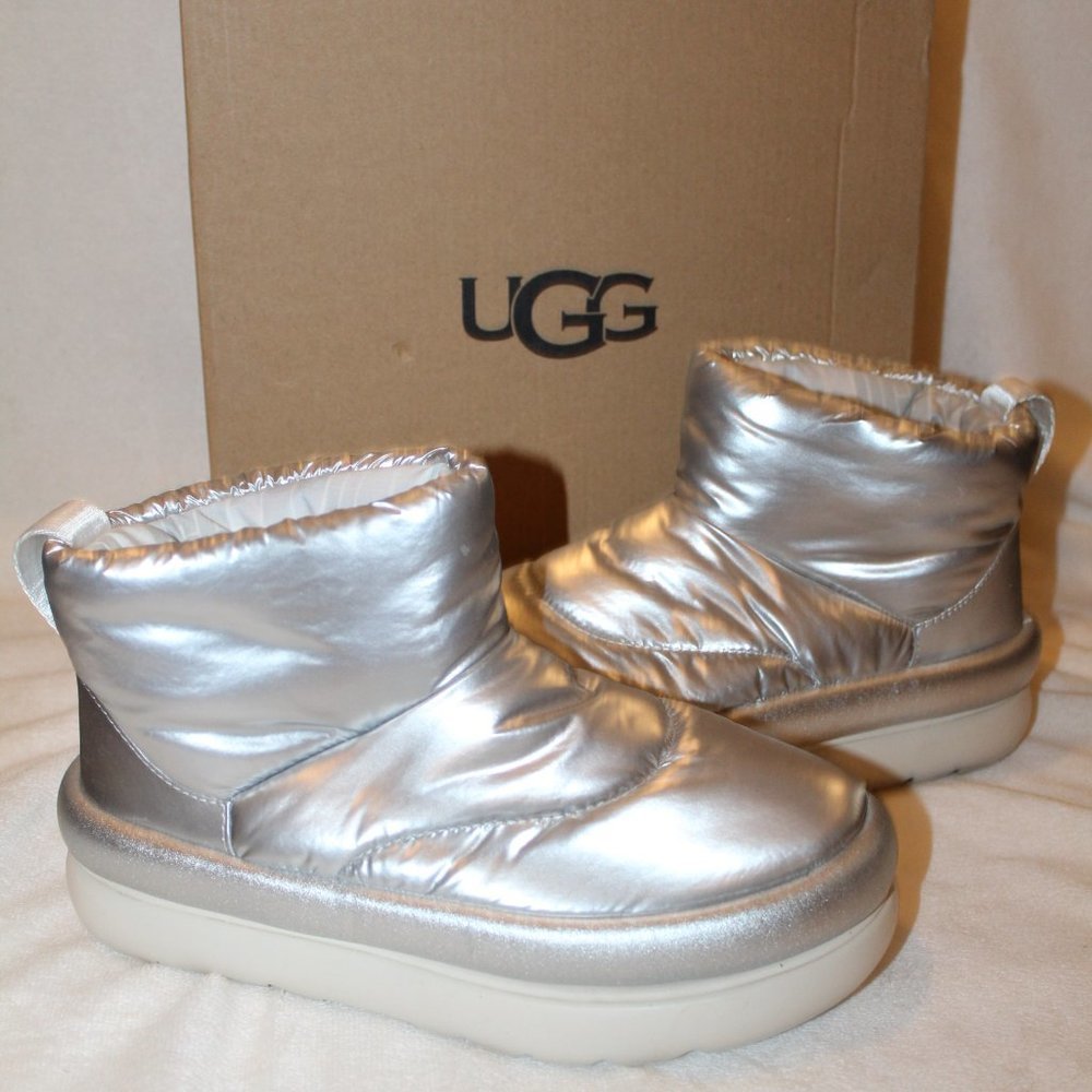 NIB UGG WOMEN'S MAXI MINI PUFFER SILVER ANKLE BOOTS - Picture 1 of 7